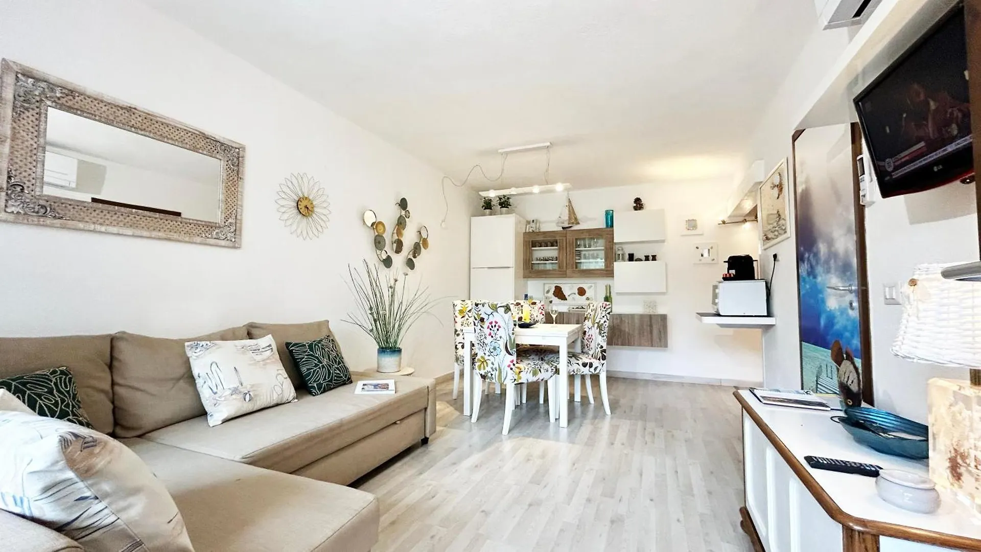 Deluxe Apartments In Porto Rotondo 0*,  Italië